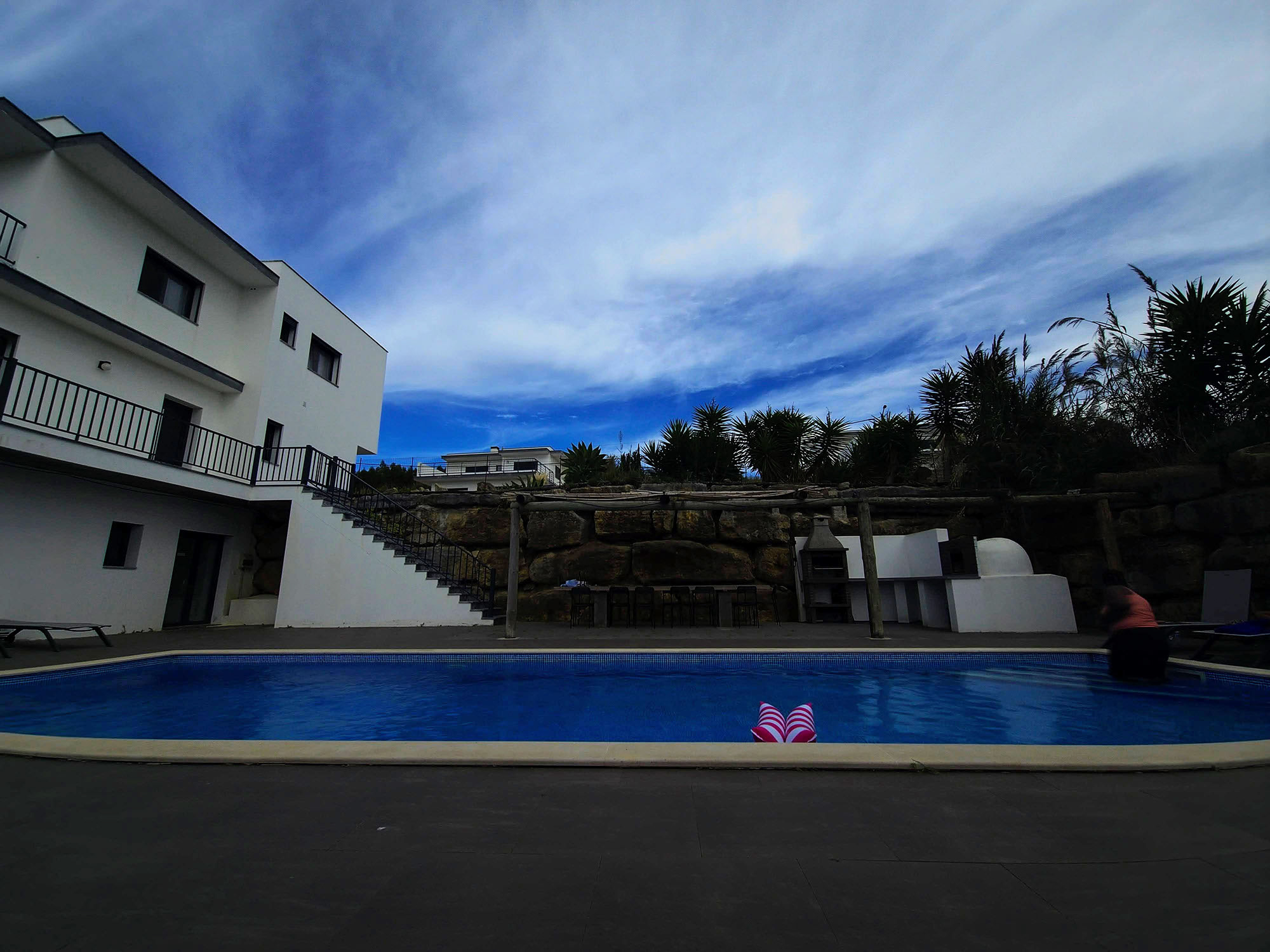 Move, Chill & Pool Lounging